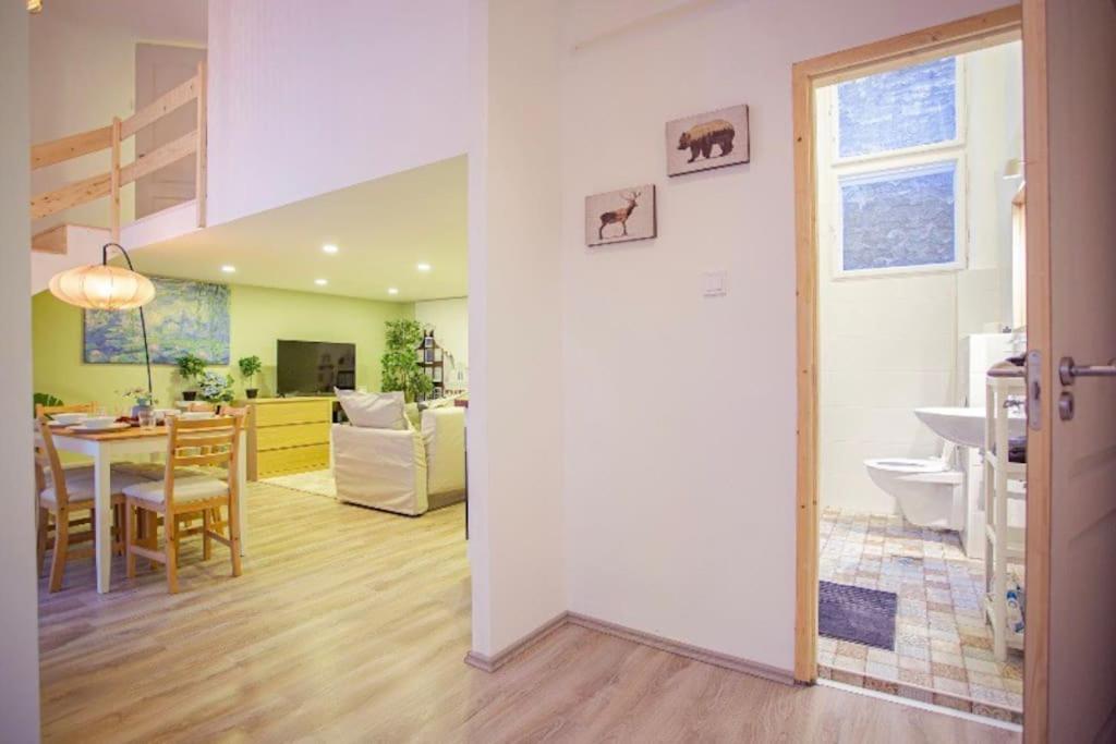 Cosy 2 Bedroom Flat In Akacfa St., Sol Budapest Bagian luar foto