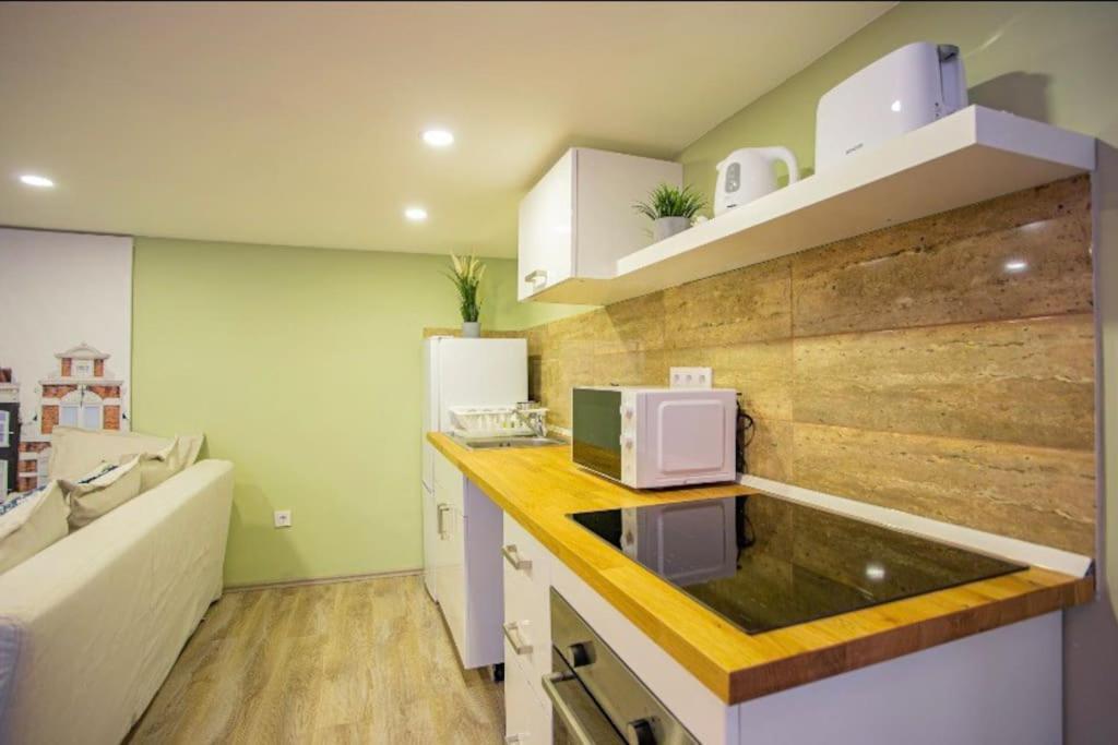 Cosy 2 Bedroom Flat In Akacfa St., Sol Budapest Bagian luar foto